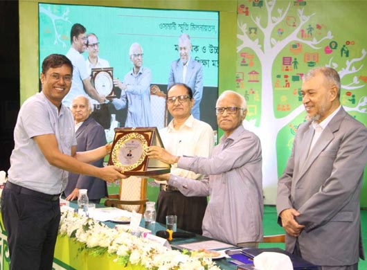 শ্রেষ্ঠ গুণী শিক্ষকের পুরস্কার পেলেন বাকৃবি অধ্যাপক ড. এহসানুল কবীর